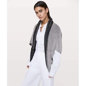 Lululemon Exaltation Wrap One Size Sweater  SILVER ICE‎ REVERSIBLE KNIT